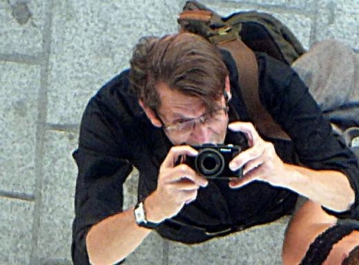 Photo d'un homme prenant une photographie